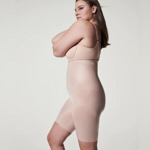 NWT Spanx Thinstincts 2.0  Mid-Thigh Shorts - L